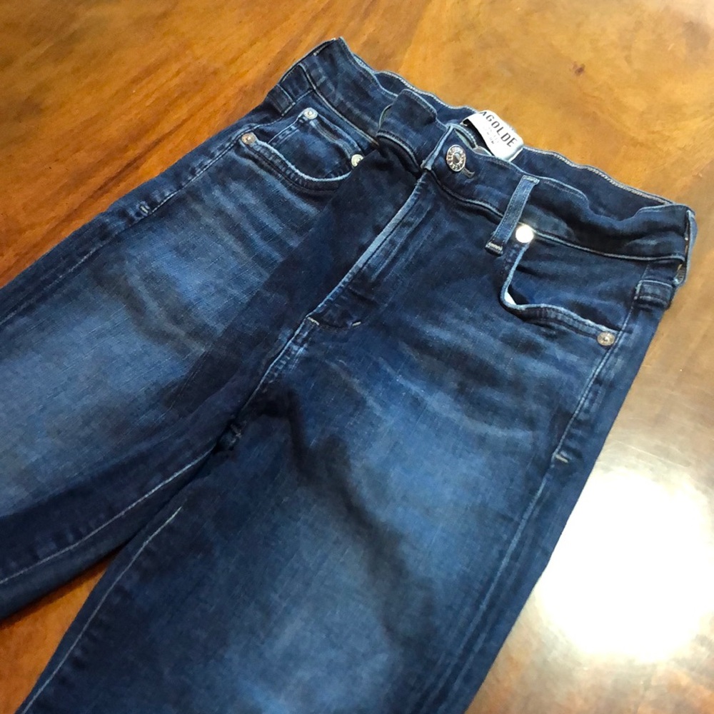 A Gold E jeans!